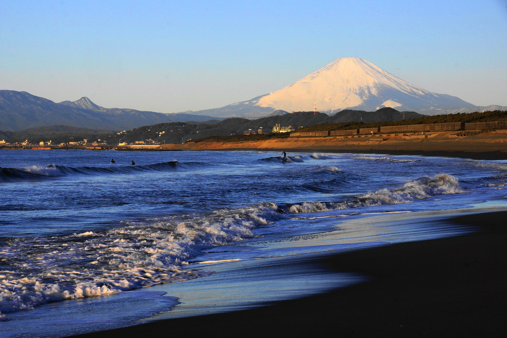 早春の富士：茅ヶ崎海岸