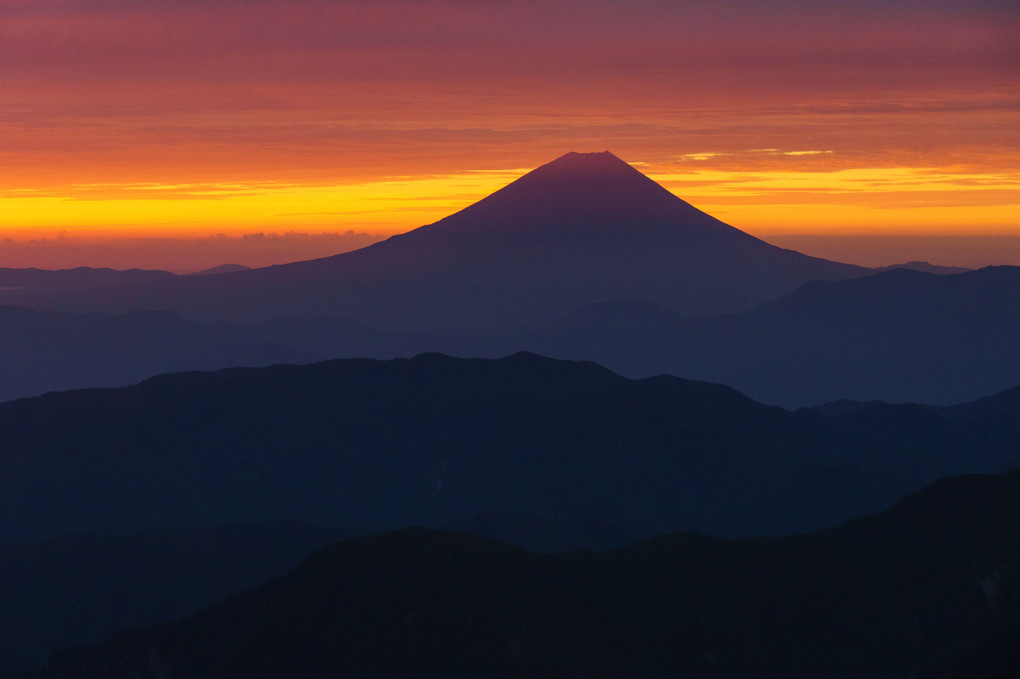 南アルプスから見た富士山