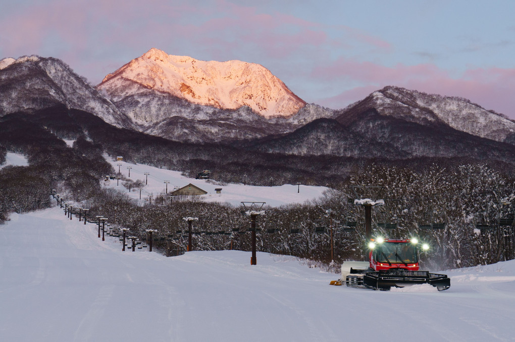 スキー場の夜明け
