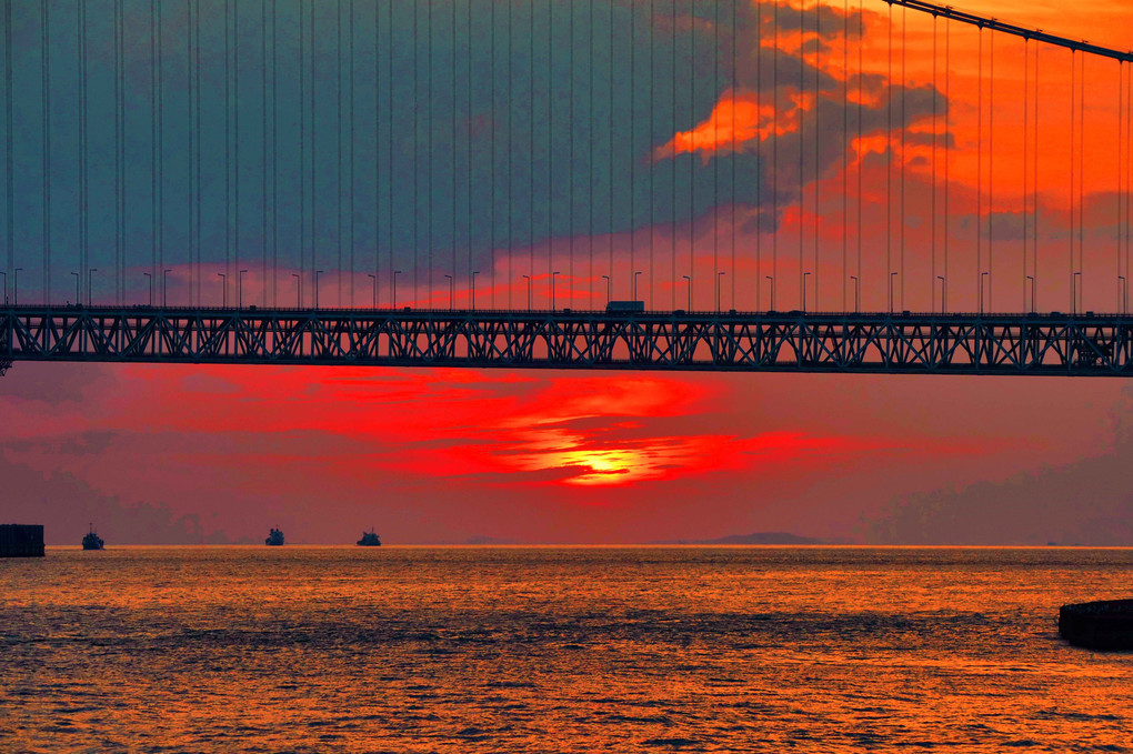 明石海峡大橋の日没