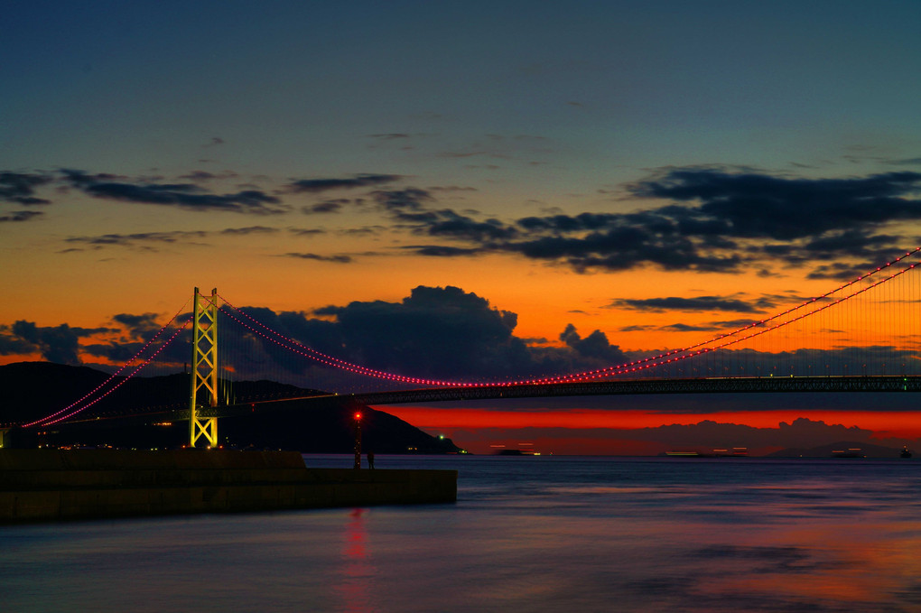 明石海峡大橋の夕夜景