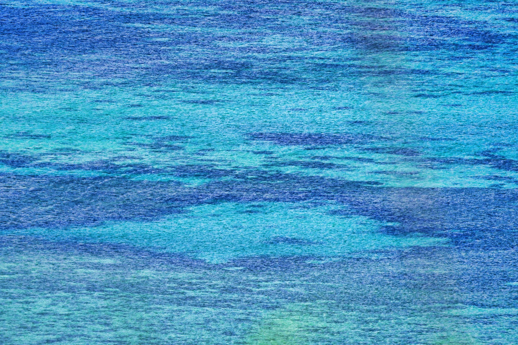 小浜島から見た青い海