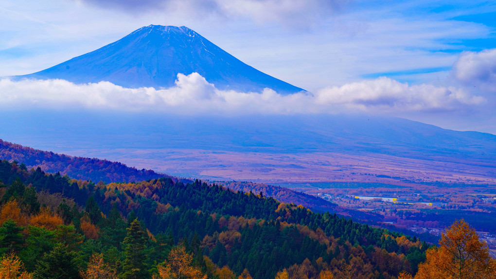 ～二十曲峠からの紅葉と富士～