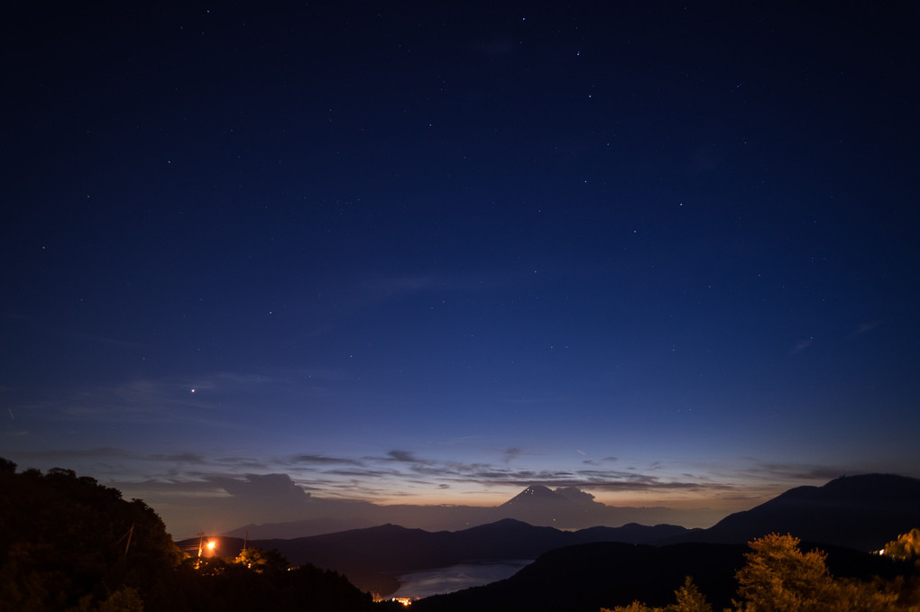 芦ノ湖と夏の富士山夕景