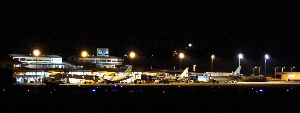 夜の岡山空港