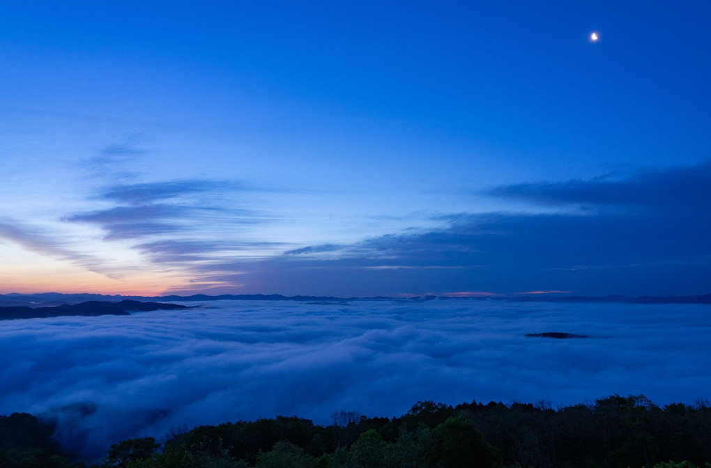 高谷山～雲海の夜明け