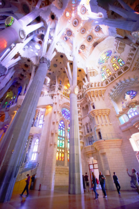 歓楽のバルセロナ～サグラダ・ファミリア　聖堂内部～