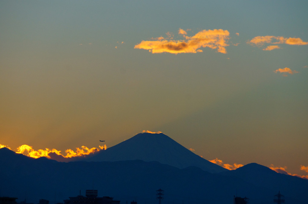 夕暮れの富士山！あっ飛行機も！