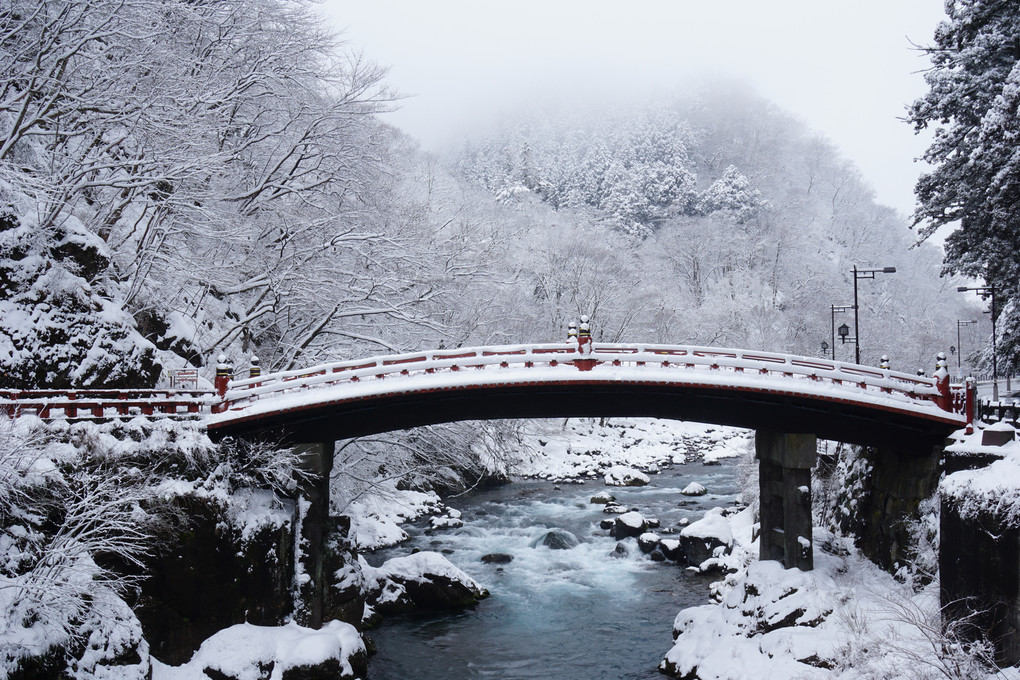 神橋冬景色