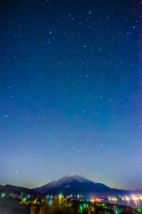 星の下の富士山