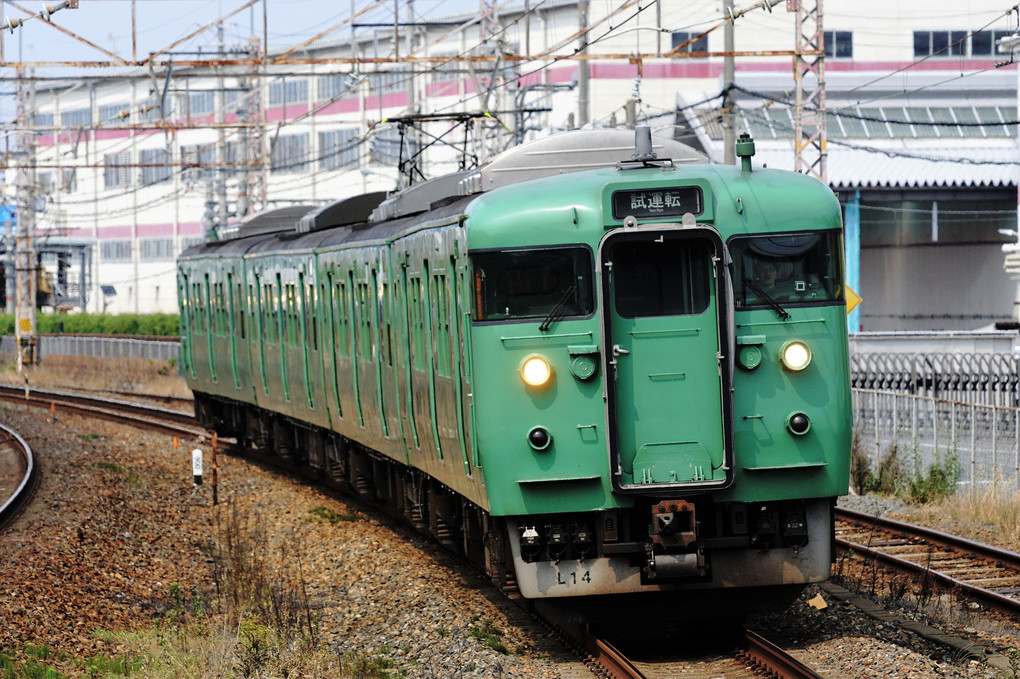 Jr湖西線 おごと温泉 抹茶色の117と113です 88鉄道写真フォトログ