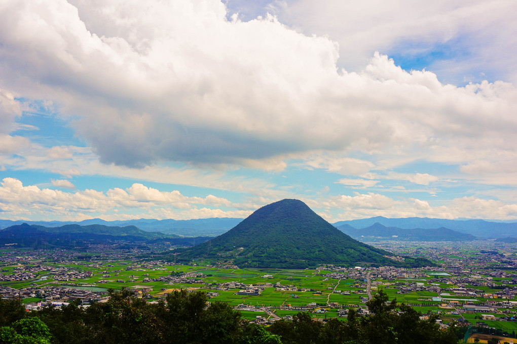 讃岐富士のある光景