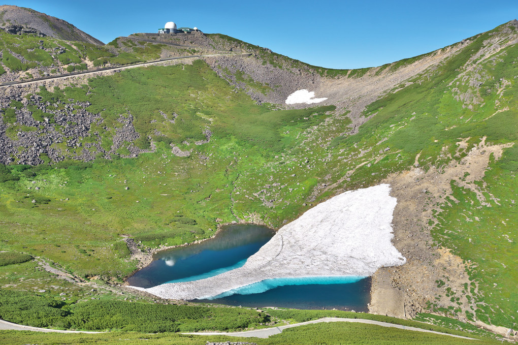乗鞍岳　コロナ観測所と雪渓