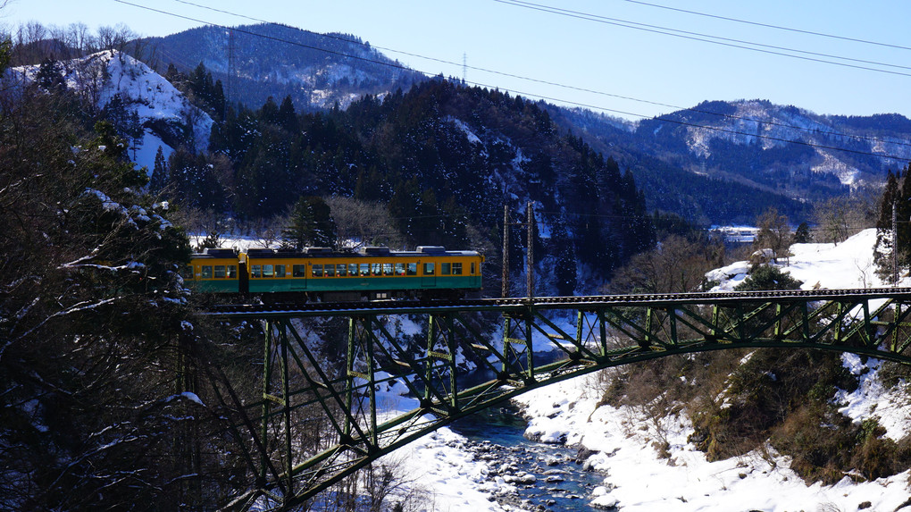 雪の千垣跨線橋