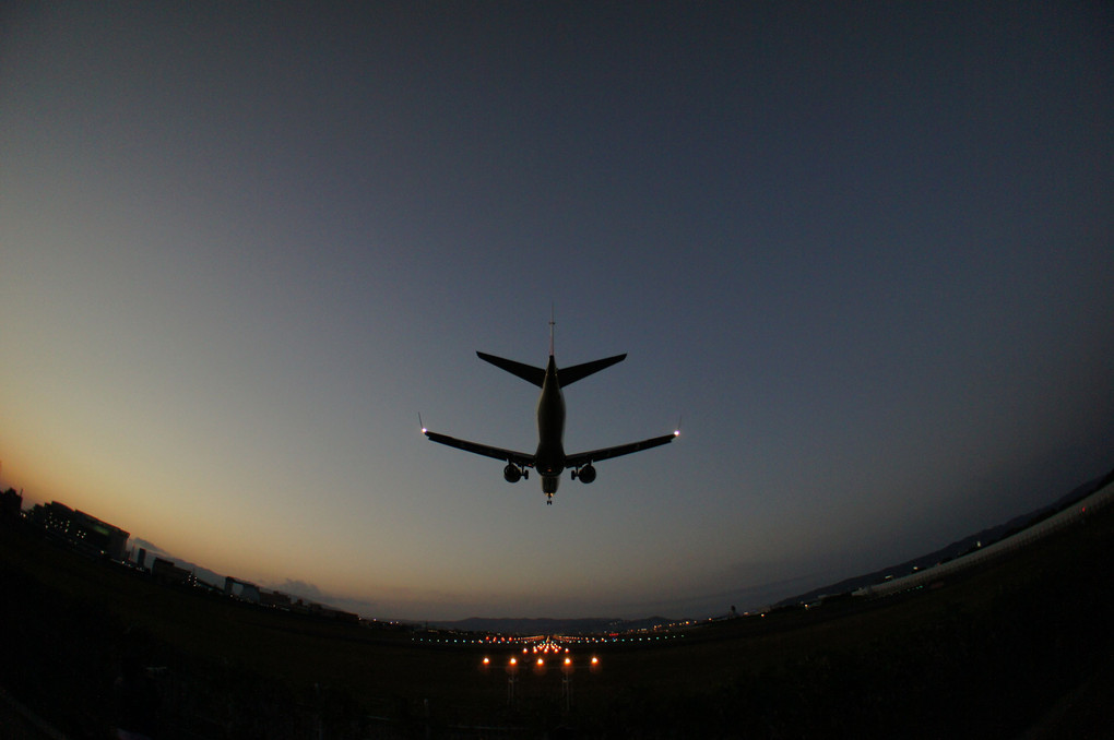 黄昏時の空港
