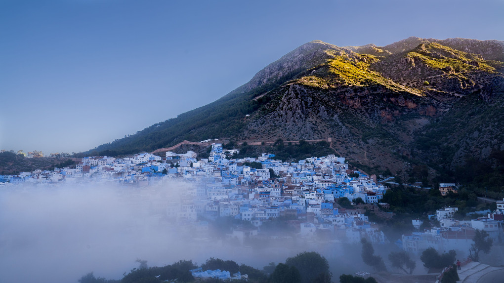 朝霧のシャウエン（モロッコ）