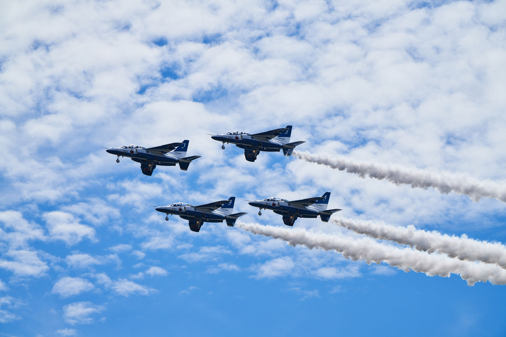 青空へ響け！青き衝撃　～芦屋基地航空祭2022 ブルーインパルス飛行展示～
