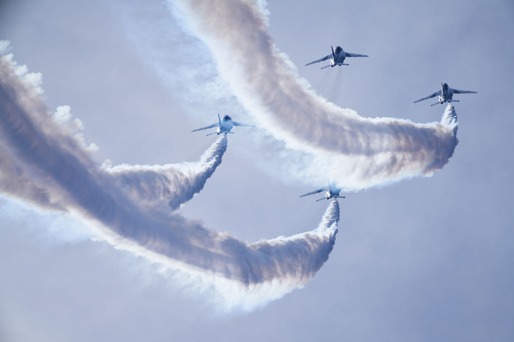 青空へ響け！青き衝撃　～芦屋基地航空祭2022 ブルーインパルス飛行展示～