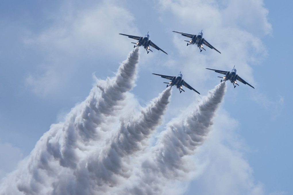 芦屋基地航空祭2023 ブルーインパルス展示飛行　やっぱりブルーは美しい