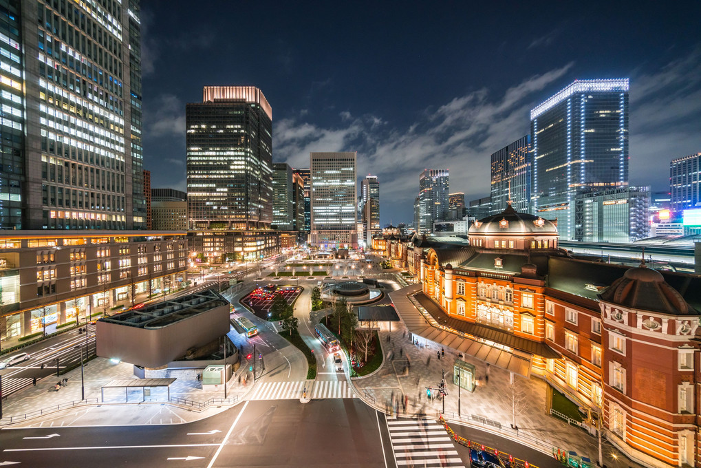 KITTEガーデンから超広角で撮る東京駅