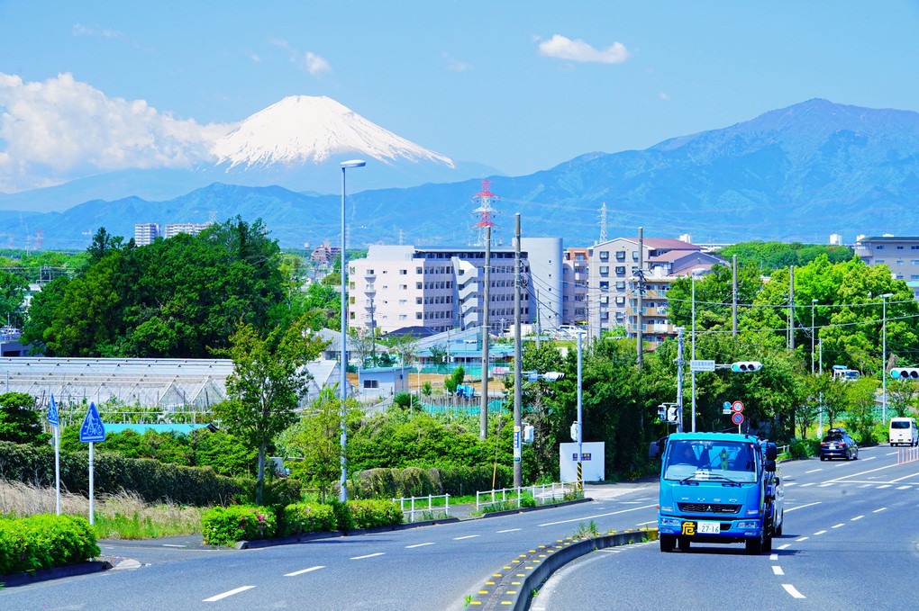 春の嵐が明けた富士山