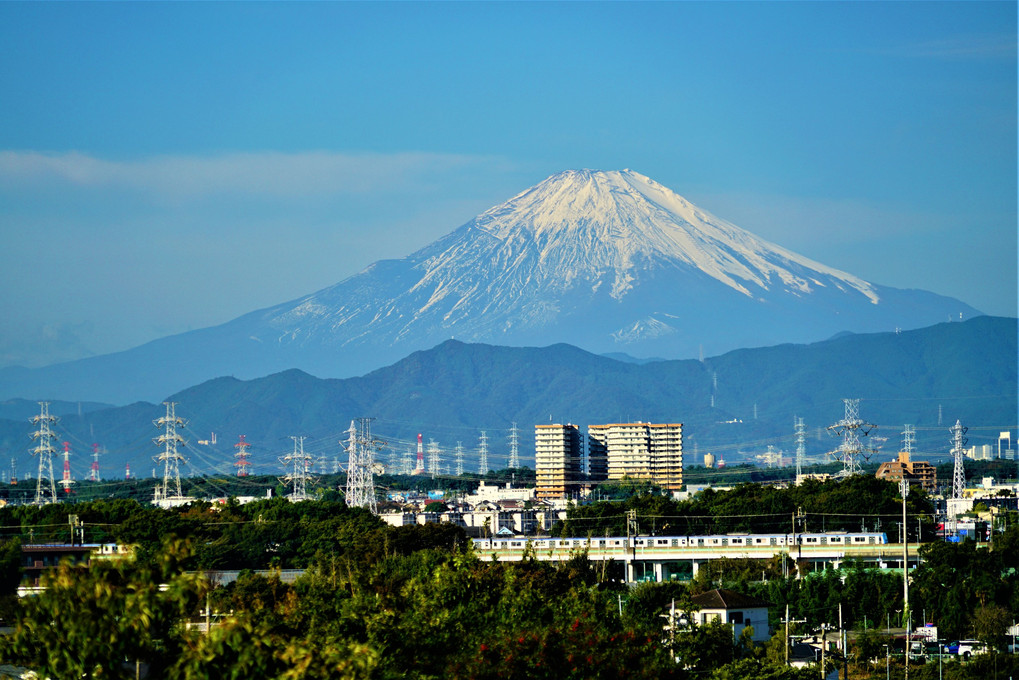 昨朝の富士山 今シーズン初めての冠雪を愛でる🗻