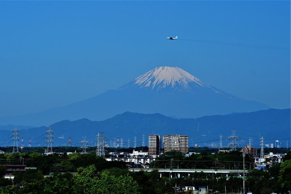今朝の富士山と哨戒機❣