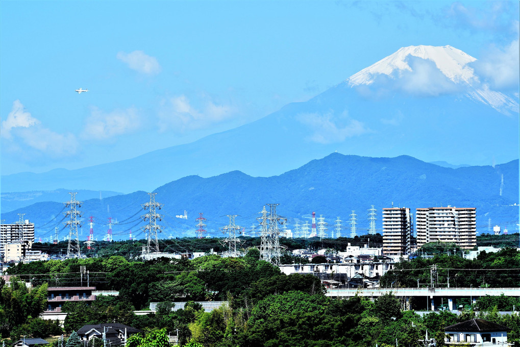 富士山を背にして哨戒機のオーバーヘッドアプローチ