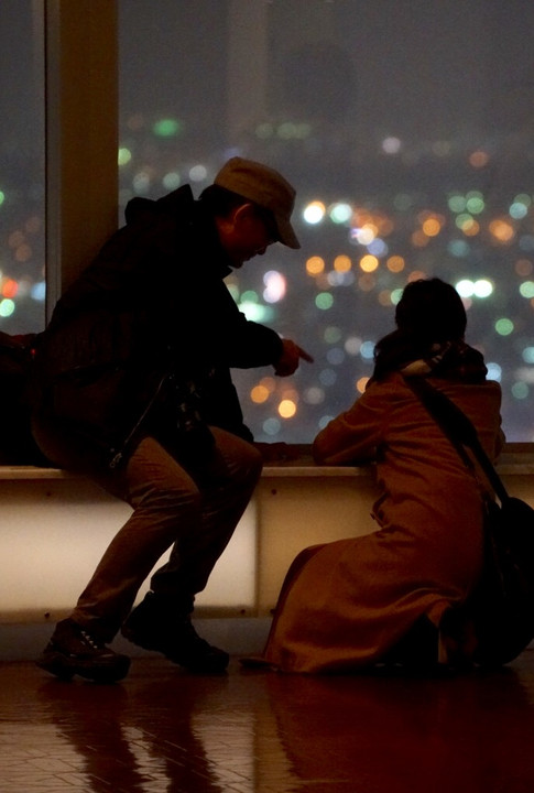 JRタワー夜景とともにaカフェHAMADA講師を手持ちで印象的に撮る⁈