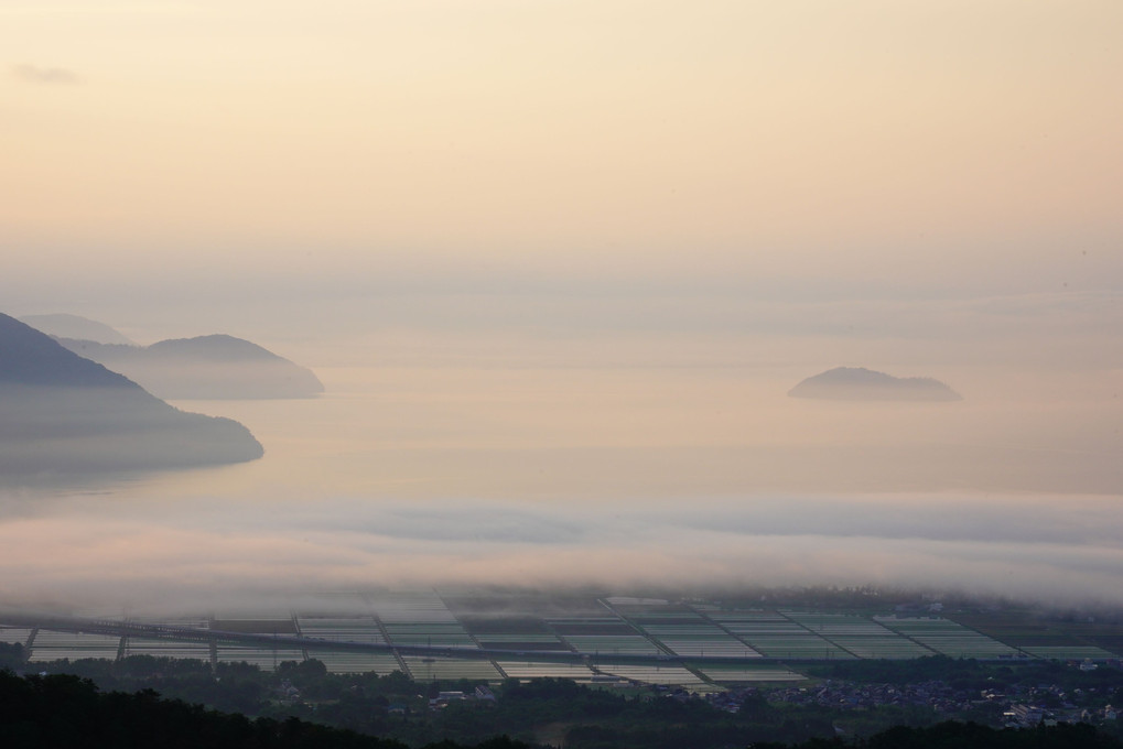 朝霧の琵琶湖