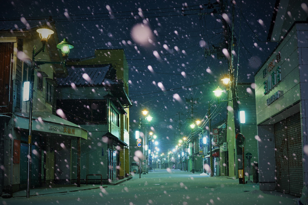 雪夜の商店街