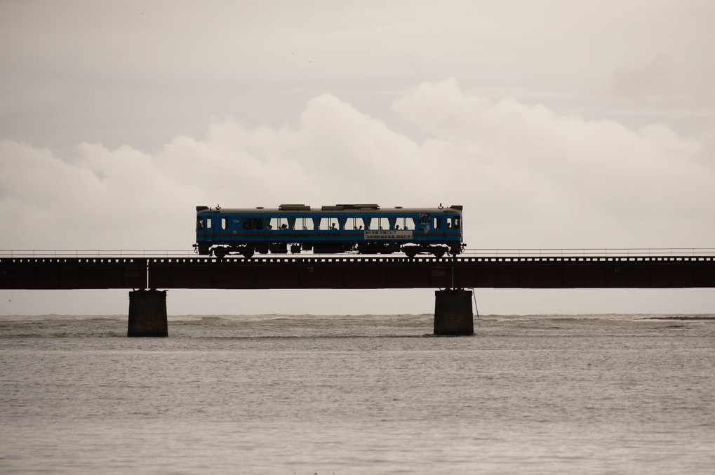海を走る列車