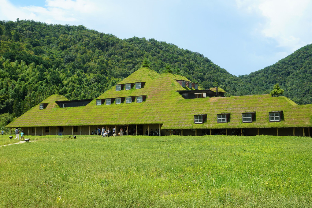 “草屋根”の建物