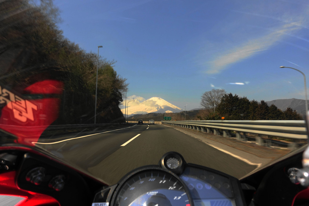 東名高速道路から観た富士山
