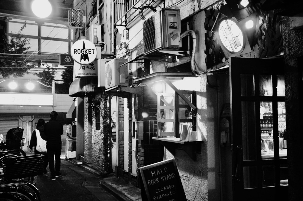 街角、、、！(180）夜の帳が下りる頃・新宿ゴールデン街