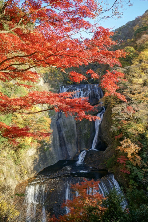 袋田の滝で紅葉狩り