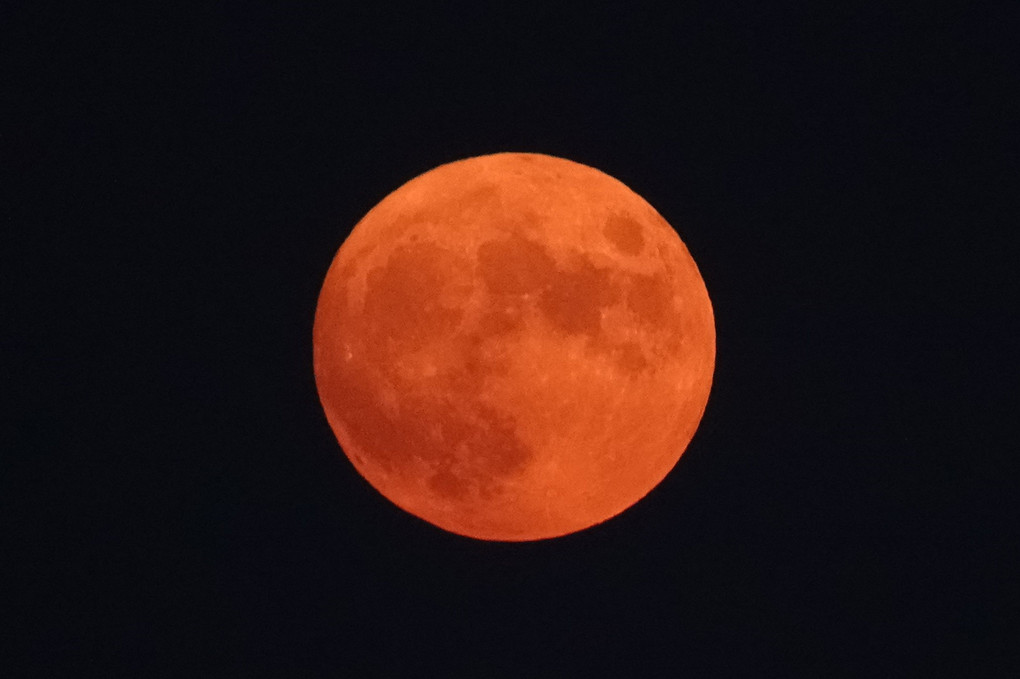 8月の満月　　赤い月