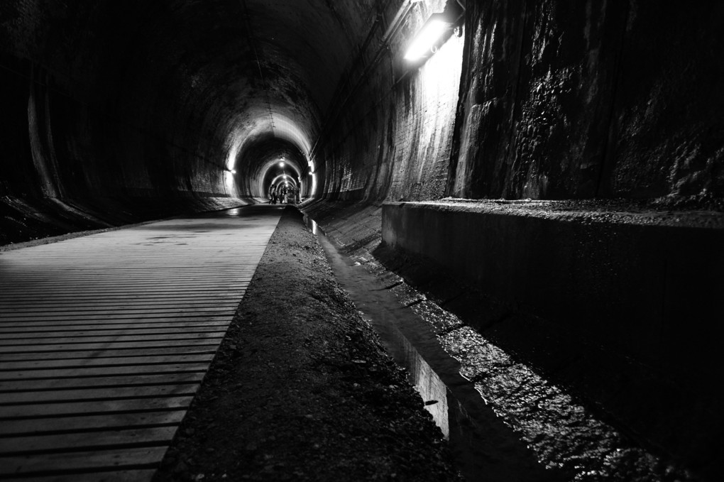 光の輪の先 -湊川隧道-
