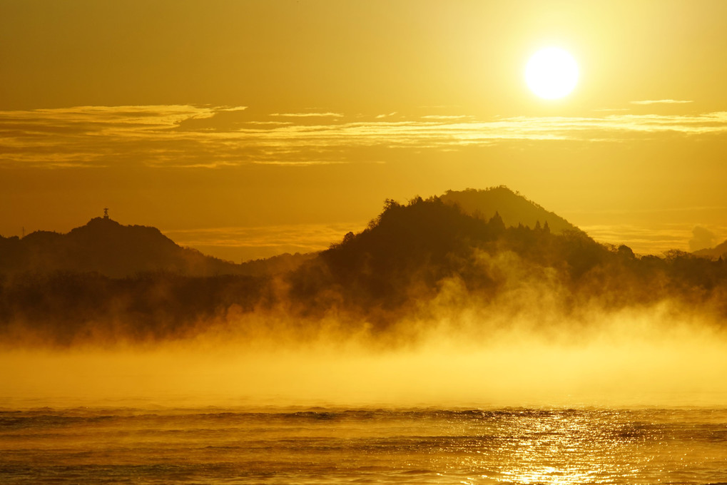 神話の朝　～三原の海霧～