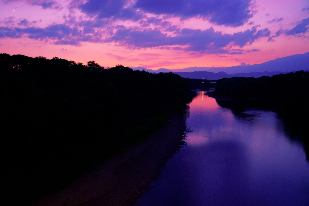 雫石川の夕暮れ