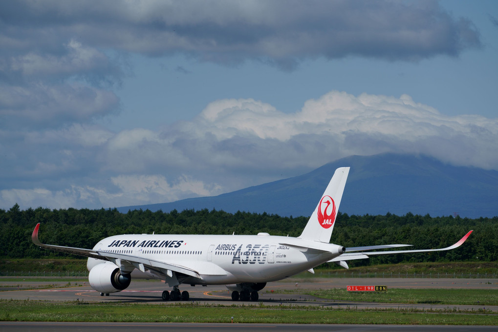 JAL A350 in CTS