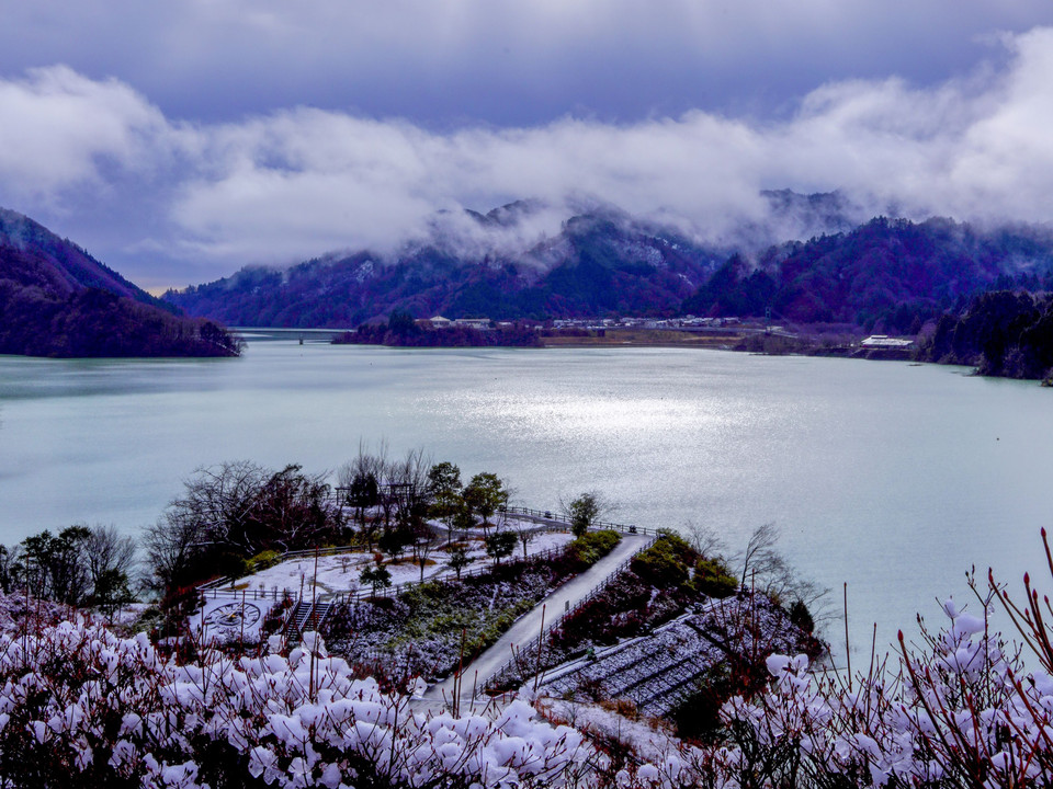 宮ヶ瀬湖、雪の朝