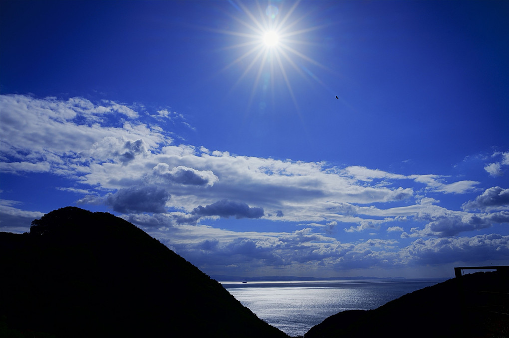 淡路島の山　海　空　太陽　雲