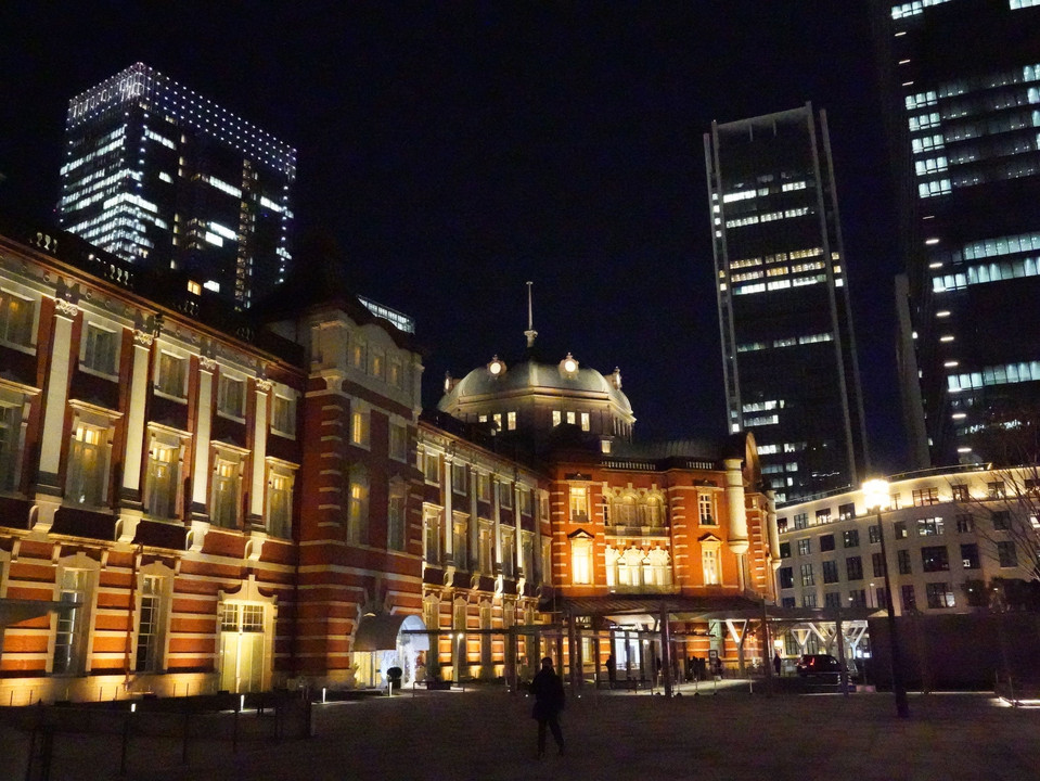 夜の東京駅