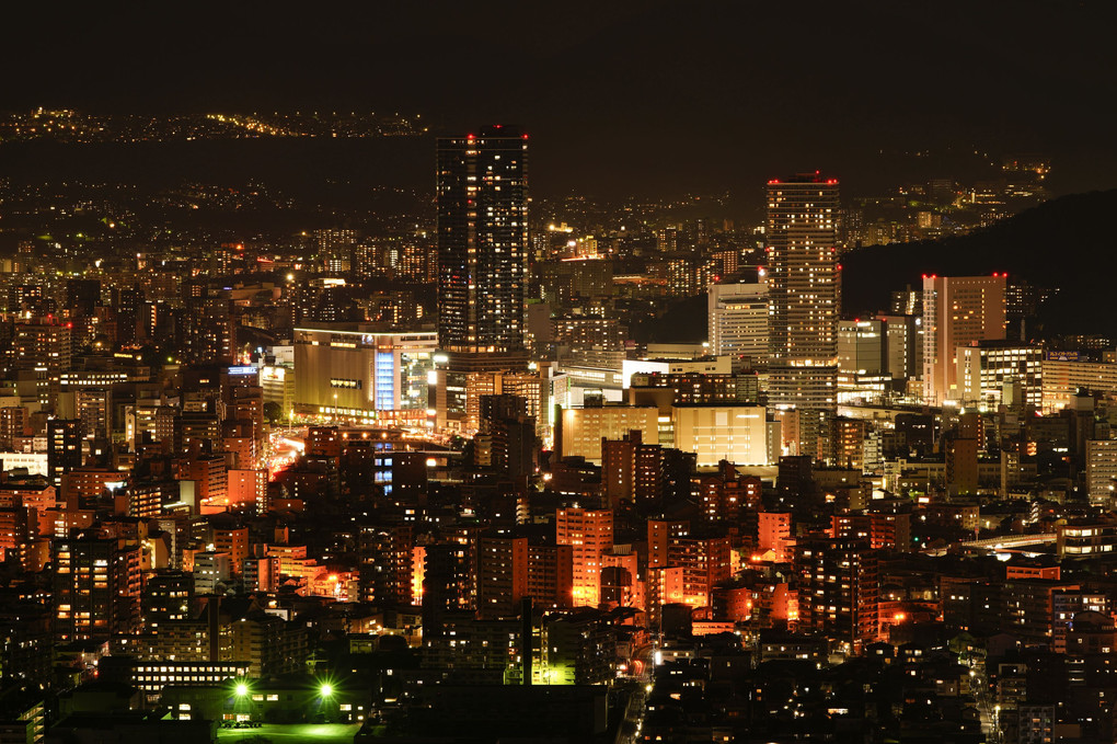 輝き始めた広島の街灯