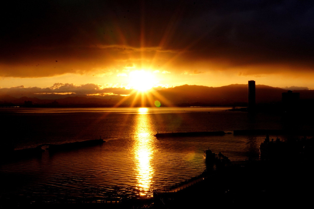 「びわ湖朝陽の煌き」