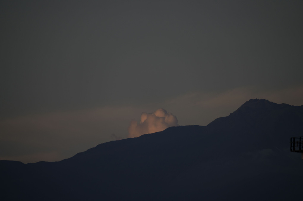 鳥海山の山頂夕景