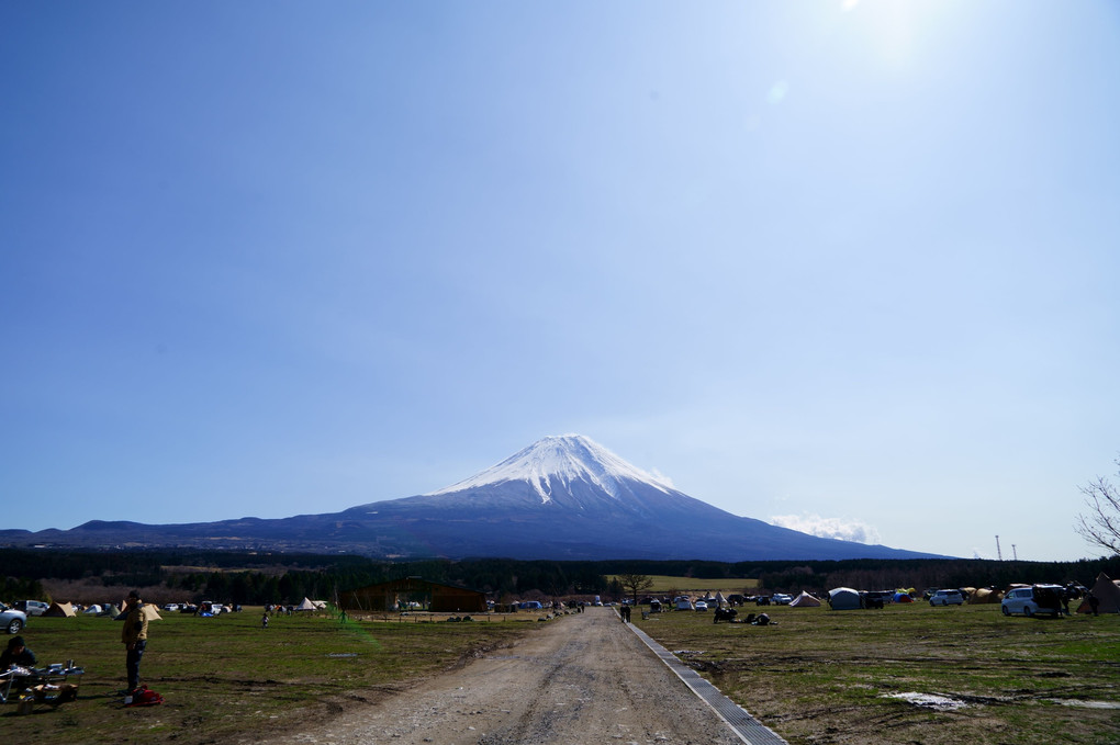 キャンプ場から眺める富士山