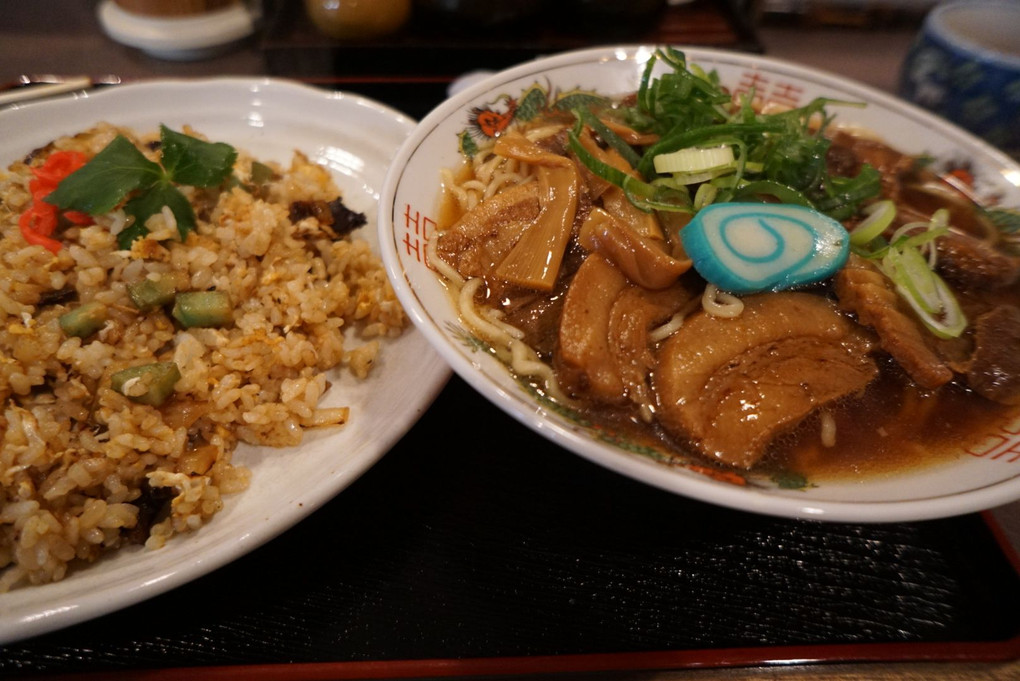 炒飯と叉焼麺
