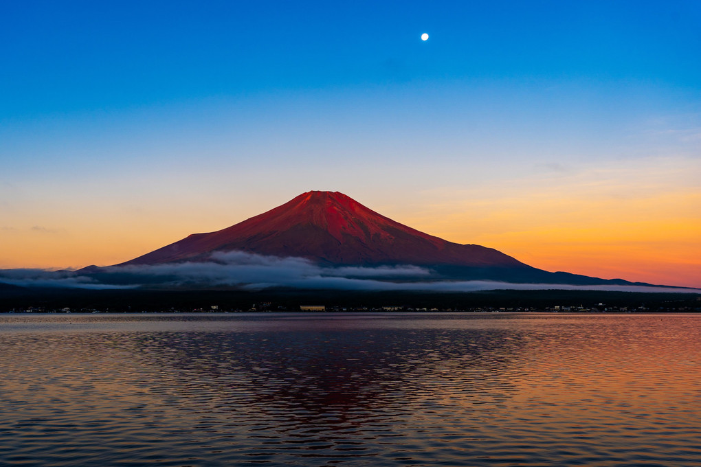 晩夏の赤富士